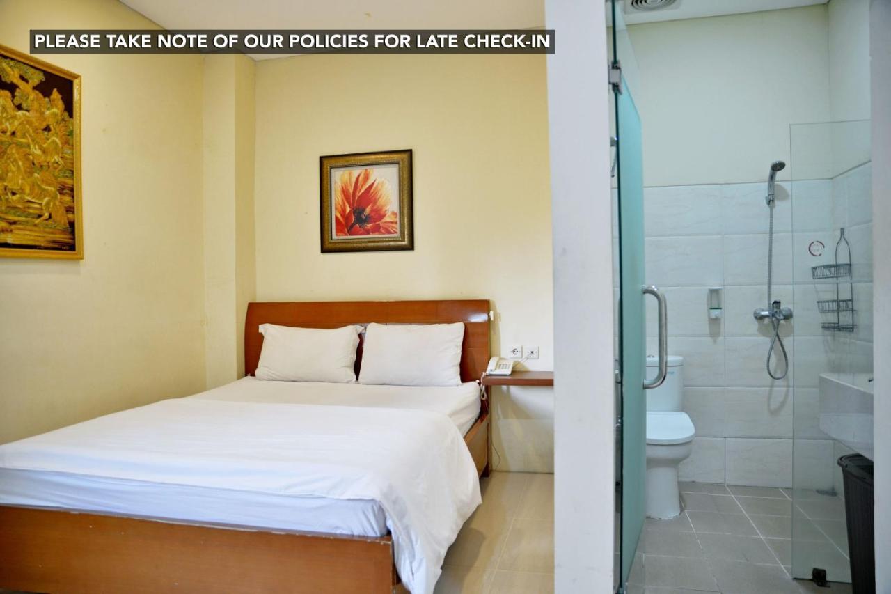 Kemang Eleven Hotel Джакарта Екстериор снимка