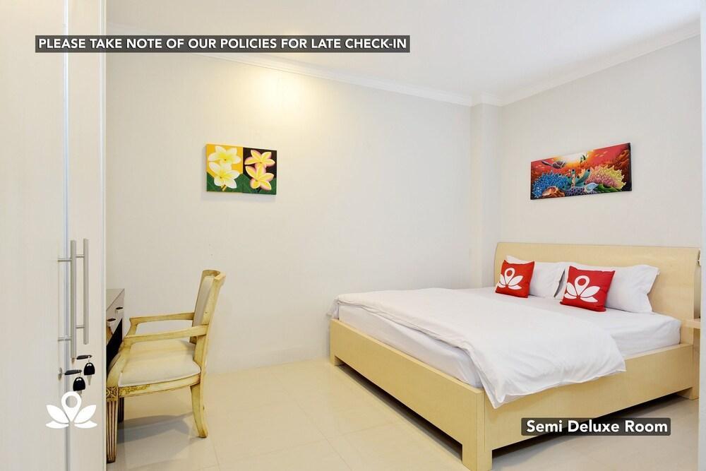 Kemang Eleven Hotel Джакарта Екстериор снимка