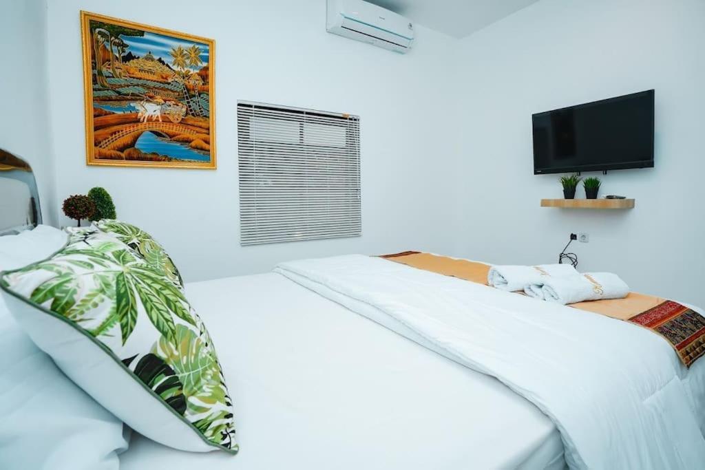 Kemang Eleven Hotel Джакарта Екстериор снимка