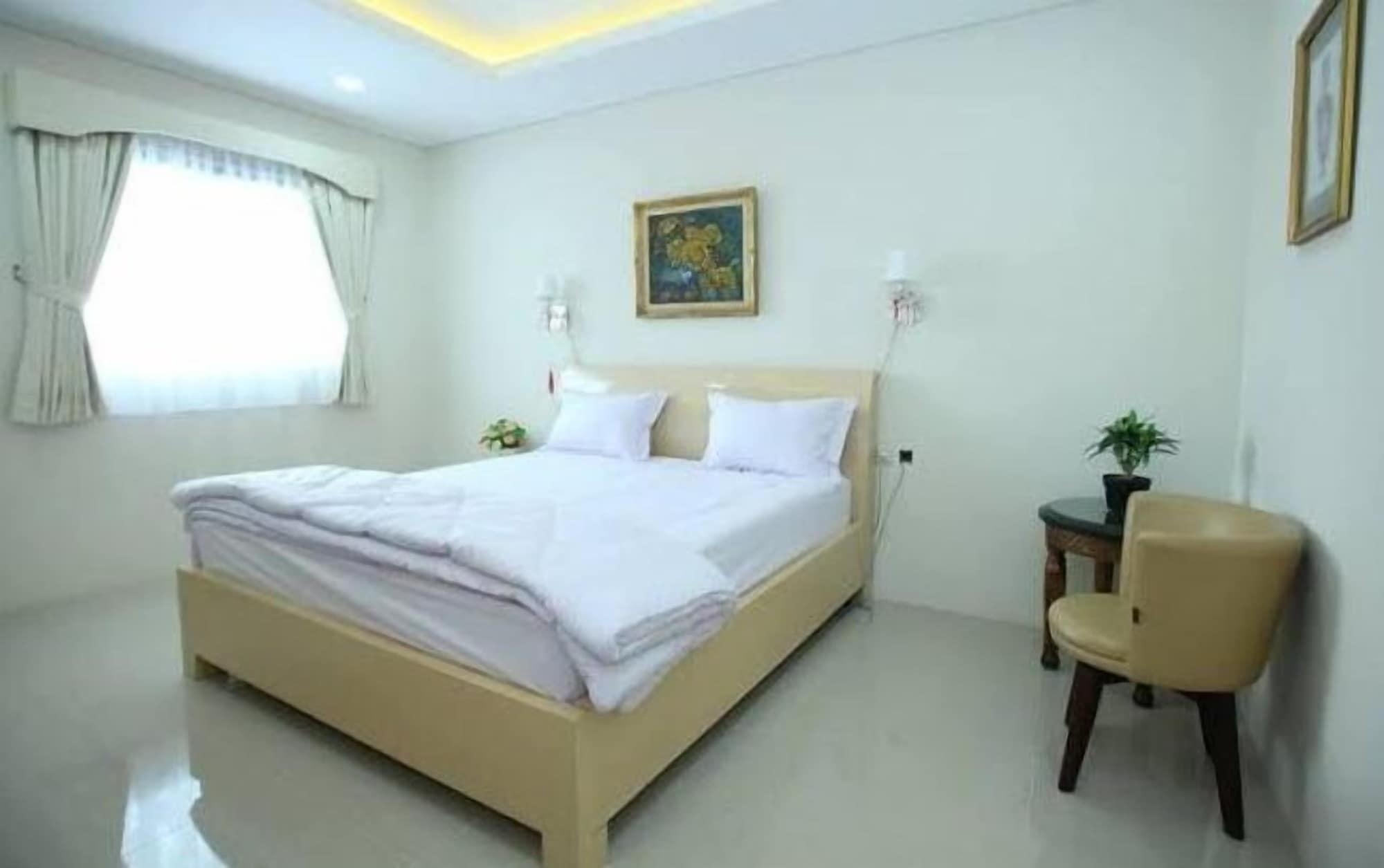 Kemang Eleven Hotel Джакарта Екстериор снимка
