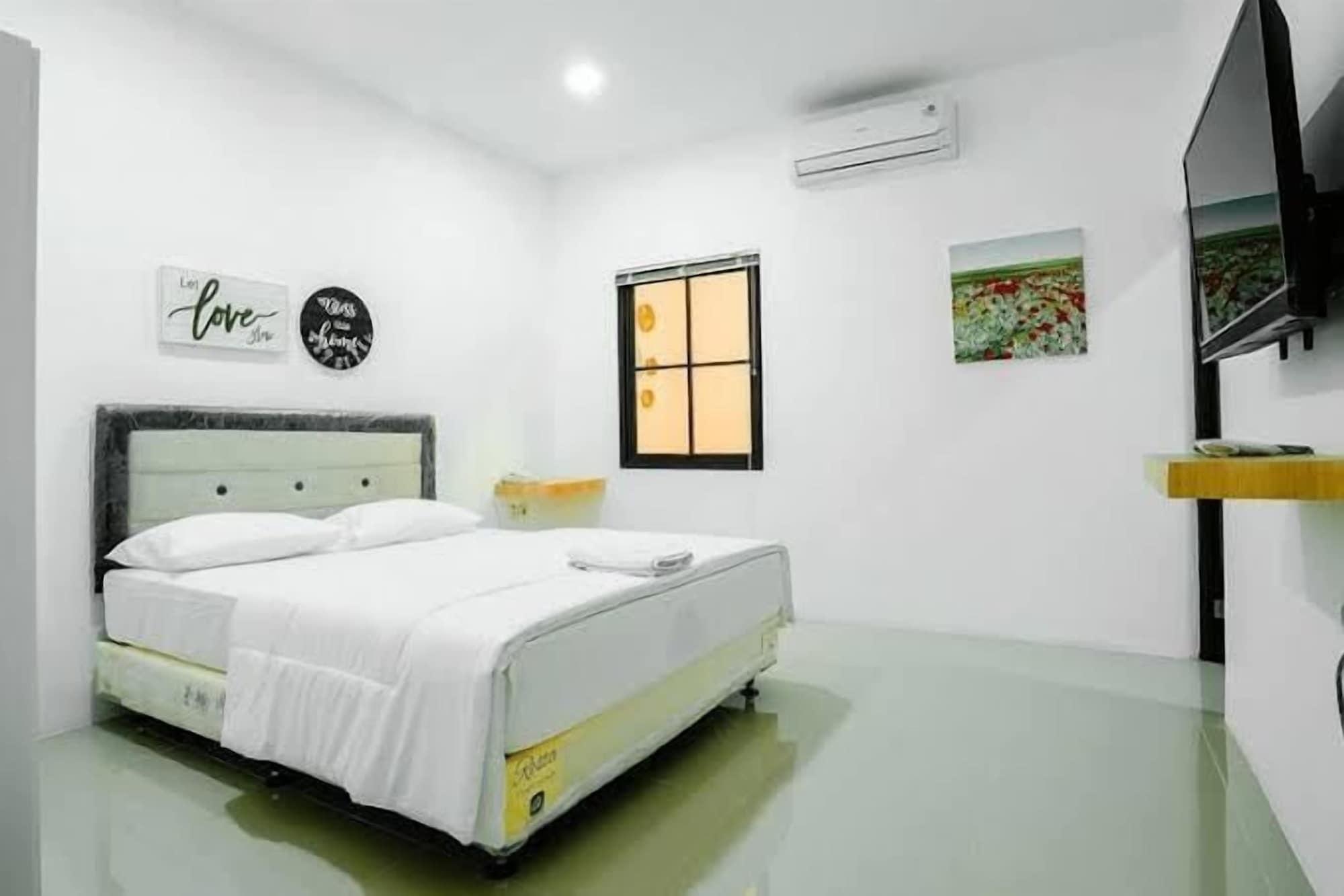 Kemang Eleven Hotel Джакарта Екстериор снимка