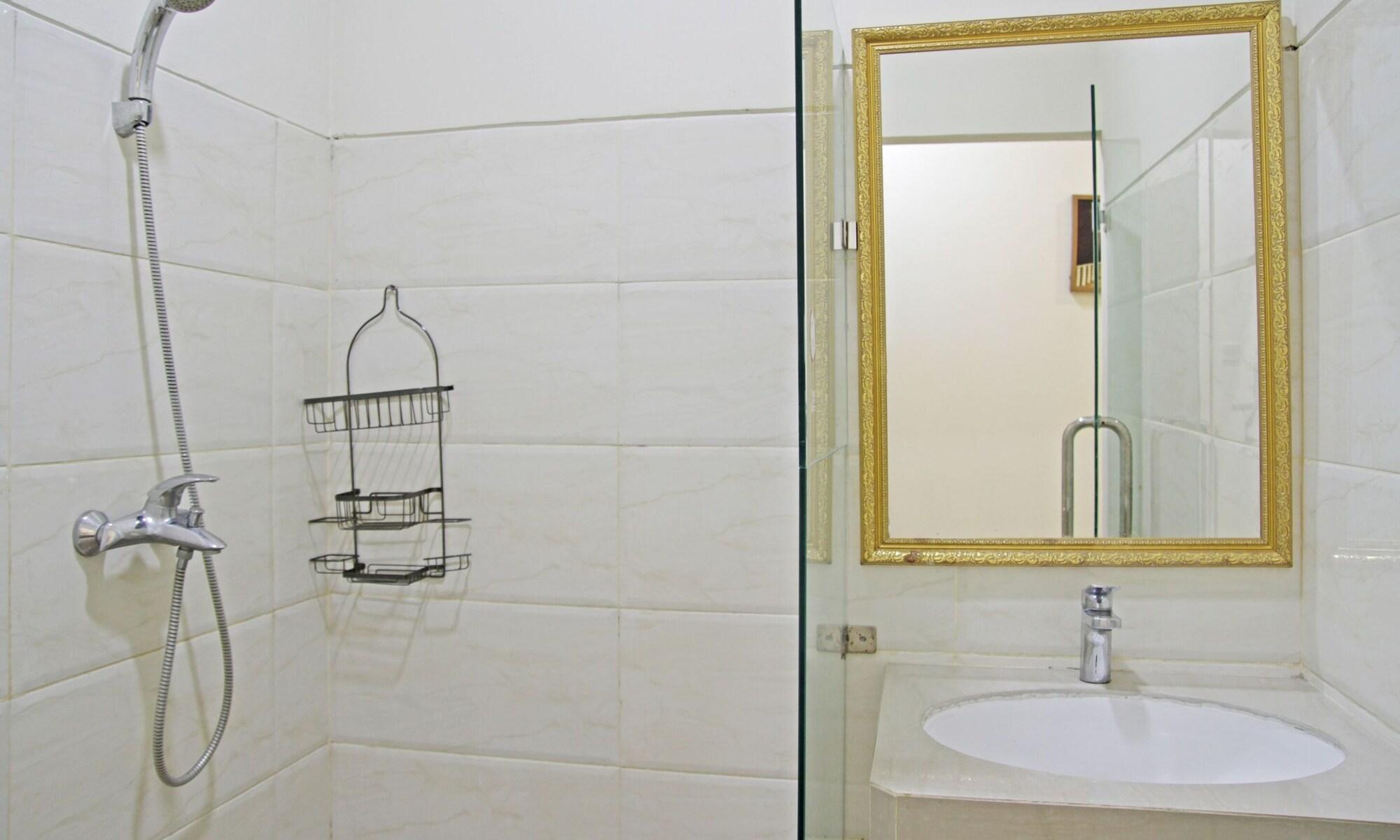 Kemang Eleven Hotel Джакарта Екстериор снимка