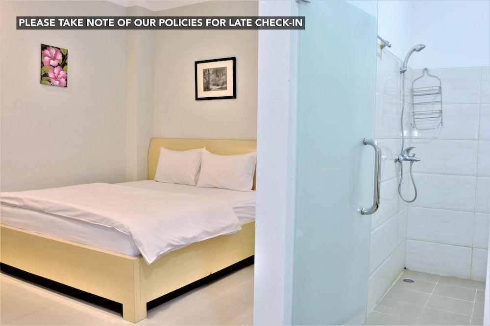 Kemang Eleven Hotel Джакарта Екстериор снимка