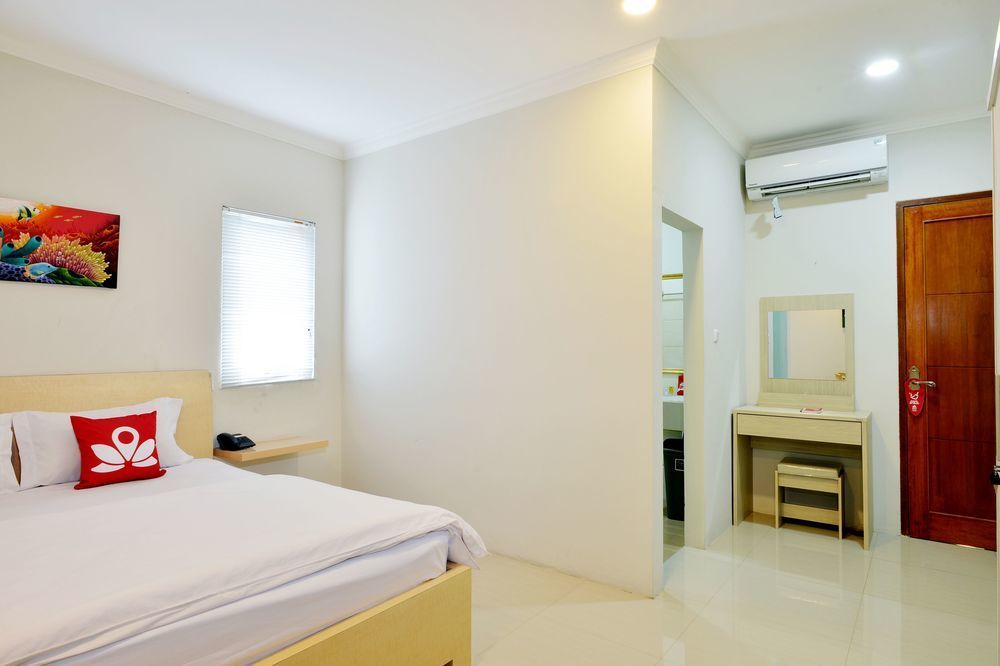 Kemang Eleven Hotel Джакарта Екстериор снимка