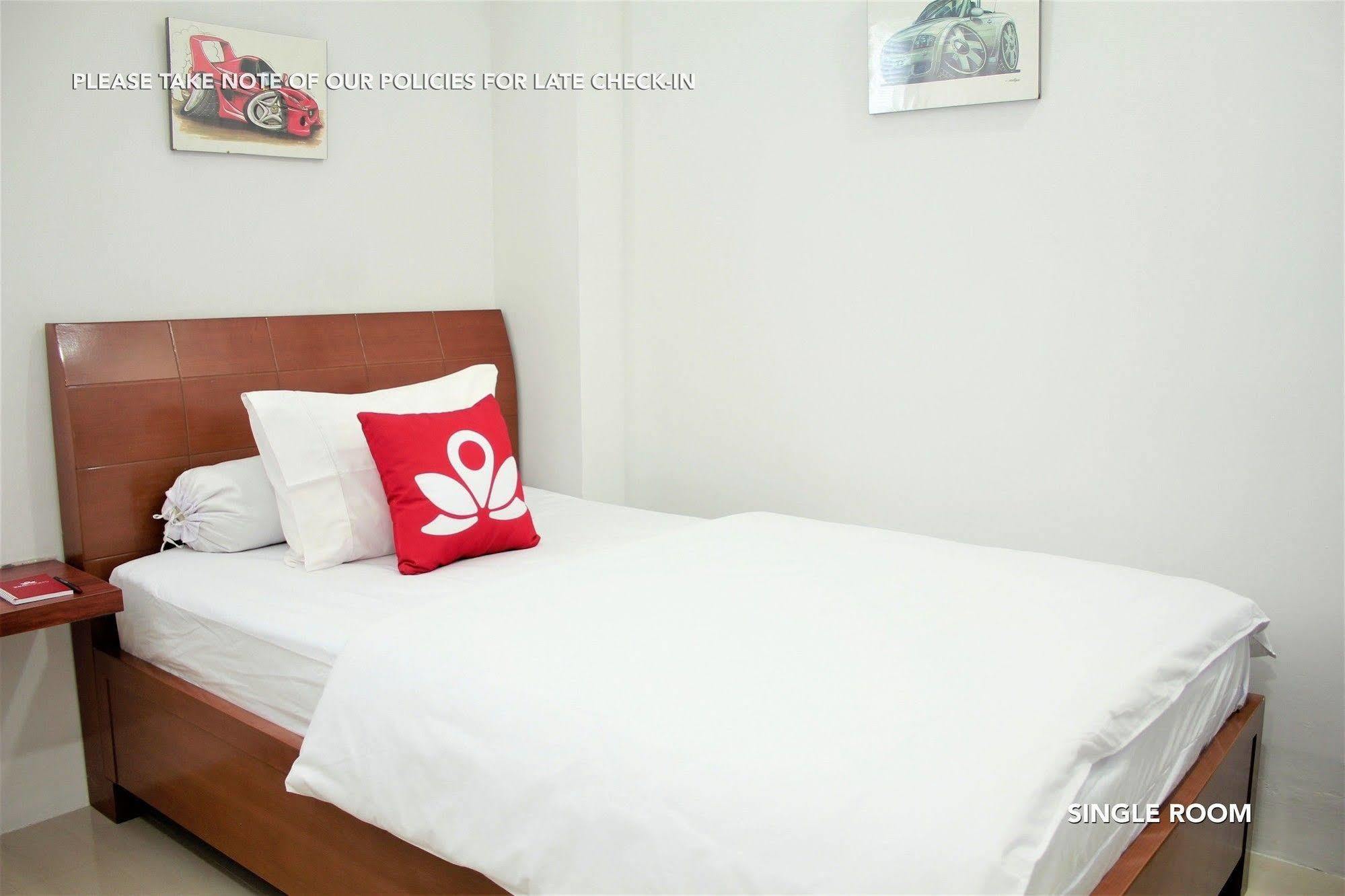 Kemang Eleven Hotel Джакарта Екстериор снимка