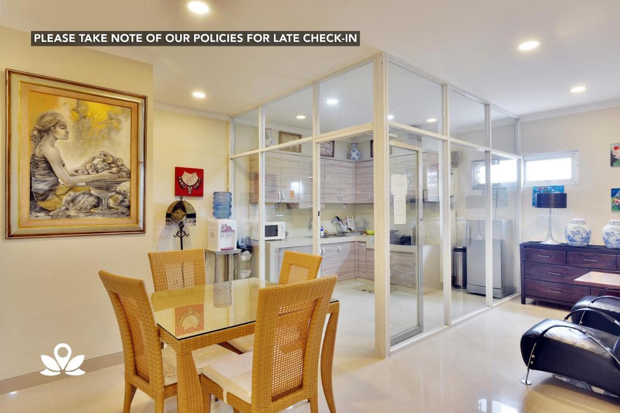Kemang Eleven Hotel Джакарта Екстериор снимка